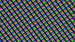 La pantalla LC utiliza una matriz clásica de subpíxeles RGB formada por un diodo emisor de luz rojo, uno azul y uno verde.