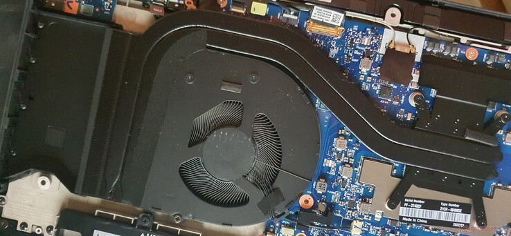 Dos tubos de calor para el T16 AMD - con un espacio a la izquierda, ya que la placa base viene del T14.