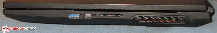 Lado derecho: USB 3.2 Gen 2 (Tipo A), Mini DisplayPort, lector de tarjetas de memoria (SD)
