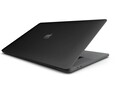 Apple no ha lanzado un MacBook negro en más de una década. (Fuente de la imagen: Colorware)