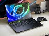 Jugador extremadamente rápido, pero comparativamente silencioso - Análisis del portátil Razer Blade 18 2025 RTX 5090