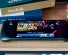 Un dispositivo Steam Deck sobre una mesa (Fuente de la imagen: Georgiy Lyamin vía Unsplash)