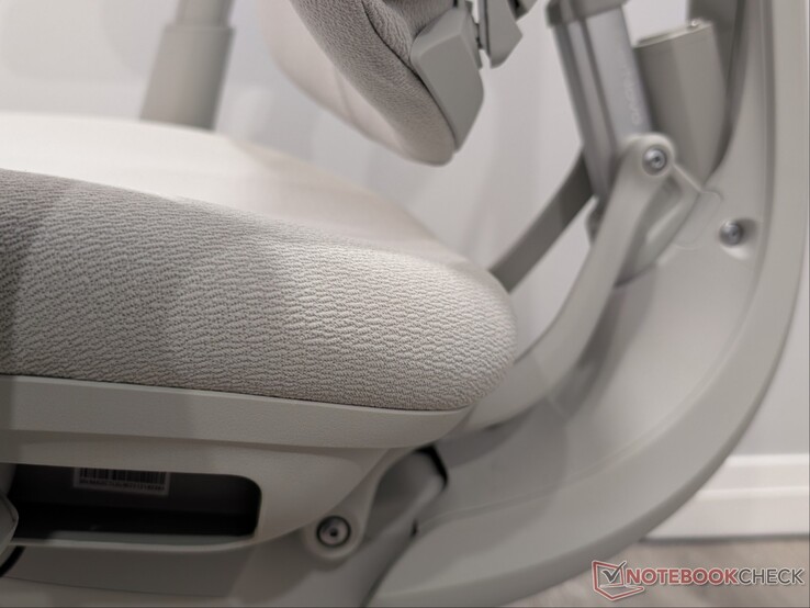 Respaldo del asiento con espuma más corta y firme.