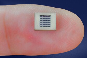 El chip es ligero, robusto e inmune a las interferencias electromagnéticas (Fuente de la imagen: xMEMS)