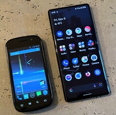 Los teléfonos inteligentes se han transformado por completo desde la última vez que Google y Samsung colaboraron. (Imagen: Notebookcheck)