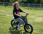 La bicicleta eléctrica Himiway C1 ha sido diseñada para los niños. (Fuente de la imagen: Himiway)