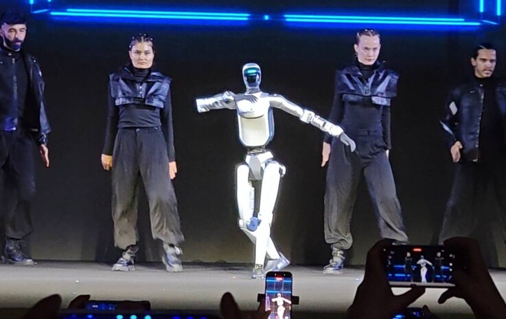 El prototipo de robot humanoide Honor visto bailando en el MWC 2026.