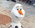 Un robot Olaf basado en inteligencia artificial se volcó de repente en Disneyland París.