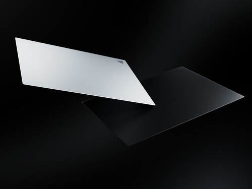 Se muestran los colores blanco y negro del Razer Atlas Pro