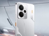 El Realme 14 5G presenta un diseño inspirado en el mecha con detalles en color naranja. (Fuente de la imagen: Realme)