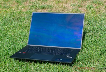 Acer Swift Edge SFE16 al sol