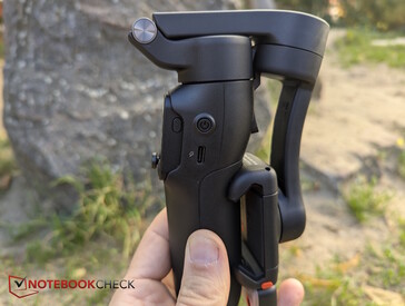 Botón de encendido y puerto de carga USB-C