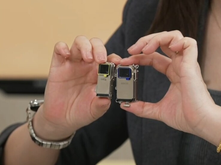 El módulo teleobjetivo del Xiaomi 15 a la izquierda, el teleobjetivo periscópico más grande del Xiaomi 17 Ultra a la derecha (Fuente de la imagen: Xiaomi)