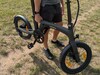 La bicicleta está bastante bien equilibrada y se puede transportar con una sola mano