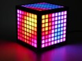 El LumiCube tiene 192 LEDs, una pantalla IPS y múltiples sensores. (Fuente de la imagen: Abstract Foundry)