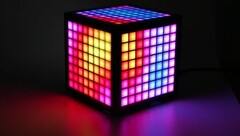 El LumiCube tiene 192 LEDs, una pantalla IPS y múltiples sensores. (Fuente de la imagen: Abstract Foundry)