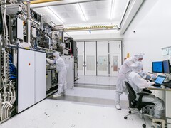 Un tribunal holandés encarcela a un ex ingeniero de ASML y NXP por pasar secretos de chips a Rusia. En la imagen: Sala limpia EUV de ASML (Fuente de la imagen: ASML)