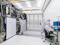 Un tribunal holandés encarcela a un ex ingeniero de ASML y NXP por pasar secretos de chips a Rusia. En la imagen: Sala limpia EUV de ASML (Fuente de la imagen: ASML)