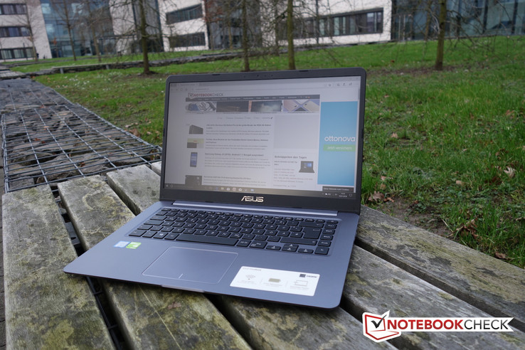 Asus VivoBook 15 al aire libre