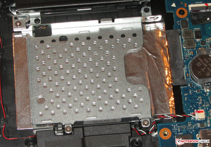 ASUS incluye un espacio para un disco duro de 2,5 pulgadas que se puede reequipar