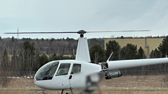 Helicóptero R44 durante la prueba en tierra (Fuente de la imagen: Robinson Helicopter Company)