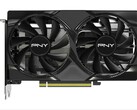 La PNY RTX 5060 Overclocked viene con un refrigerador de doble ventilador y un diseño totalmente negro. (Fuente de la imagen: Best Buy)