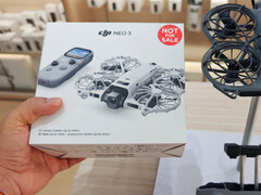 Supuesto embalaje comercial del DJI Neo 3 junto a un dron Neo 2.