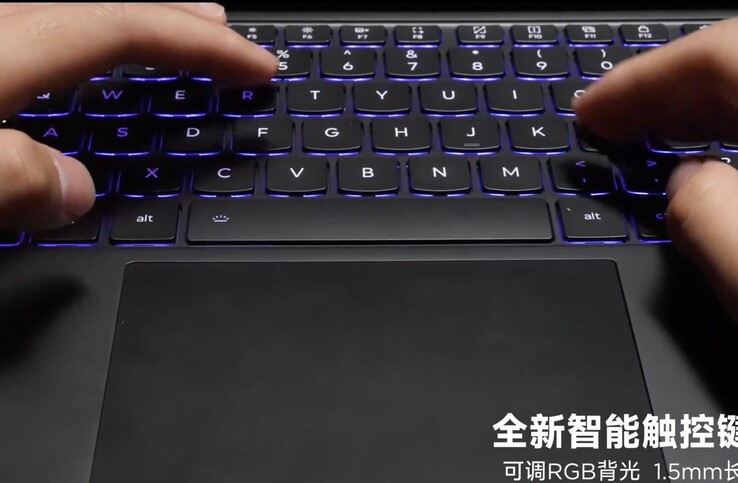 La carcasa del teclado contará con 1,5 mm de recorrido de las teclas y retroiluminación RGB ajustable. 