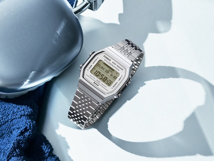 El Casio ABL-100WE-7A con brazalete de acero inoxidable