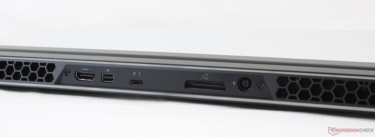 Trasero: HDMI 2.0b, mini-DisplayPort 1.4, USB-C con Thunderbolt 3, amplificador de gráficos, adaptador de CA