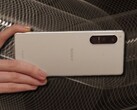 El Sony Xperia 5 IV es compacto para los estándares modernos; tiene una pantalla de 6,1 pulgadas. (Fuente de la imagen: Sony/Unsplash - editado)