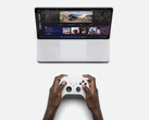 Jugando con un Surface Laptop Studio y un mando de la serie Xbox. (Fuente de la imagen: Microsoft)