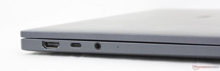 Izquierda: HDMI 2.1, USB-C Thunderbolt 4 con DisplayPort 2.1 + Power Delivery 3.1, auriculares de 3,5 mm