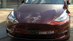 Giga Berlin Model Y en el nuevo color Midnight Cherry Red (imagen: Vision E Drive/YT)