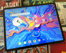 El Teclast Art Pad Pro también incluye un lápiz óptico con 4096 niveles de presión y un adaptador de corriente de 30 vatios. (Fuente de la imagen: Notebookcheck)