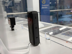 La próxima cámara de acción de 360 grados Insta360 X5 se ha filtrado de nuevo, confirmando un cambio de diseño y un micrófono actualizado.