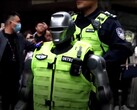 El PM01 de la empresa Engine AI fue el primer robot humanoide al servicio de la policía. (Fuente de la imagen: CGTN)