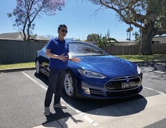 El Tesla Model S 70D 2015 de Tom ha recorrido más de 121.000 km o 75.000 millas. (Fuente de la imagen: Ludicrous Feed vía YouTube)