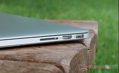 La tarjeta SD podría hacer un regreso triunfal al MacBook Pro con velocidades más rápidas. (Imagen: análisis del MacBook Pro 2015 por Notebookcheck)