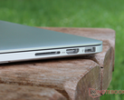La tarjeta SD podría hacer un regreso triunfal al MacBook Pro con velocidades más rápidas. (Imagen: análisis del MacBook Pro 2015 por Notebookcheck)