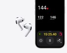 Una imagen de los Apple AirPods Pro 3 junto a un iPhone