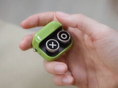 El Boox Tappy tiene botones de clic y una batería recargable.