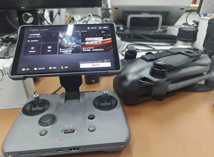 La RC Pro 2 tiene una salida HDMI integrada y un micrófono compatible con los micrófonos externos de DJI. (Fuente de la imagen: vía Sebastián Fernández)