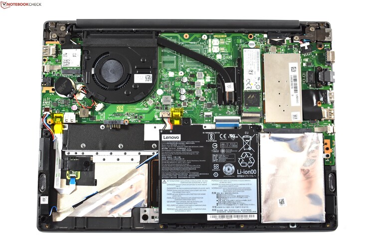 Vista del interior del Lenovo V330-14IKB