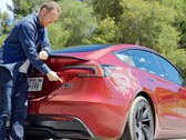 El Model 3 Performance supera sus propias estimaciones de autonomía (imagen: Top Gear/YT)