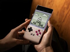 El GameSir Pocket 1 Vertical añade controles estilo Game Boy a los teléfonos inteligentes. (Fuente de la imagen: GameSir)