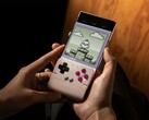 El GameSir Pocket 1 Vertical añade controles estilo Game Boy a los teléfonos inteligentes. (Fuente de la imagen: GameSir)