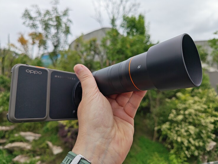 Oppo Find X9 Ultra con teleconvertidor
