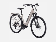 La bicicleta eléctrica Intersport NAKAMURA CROSSOVER V tiene una autonomía de asistencia de hasta 100 km. (Fuente de la imagen: Intersport)