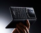 El Vertu AlphaFold está recubierto opcionalmente de piel de ternero o de aligátor.